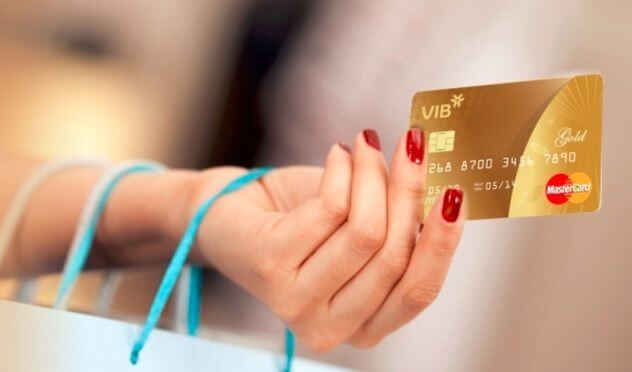 tiêu dùng qua thẻ tín dụng