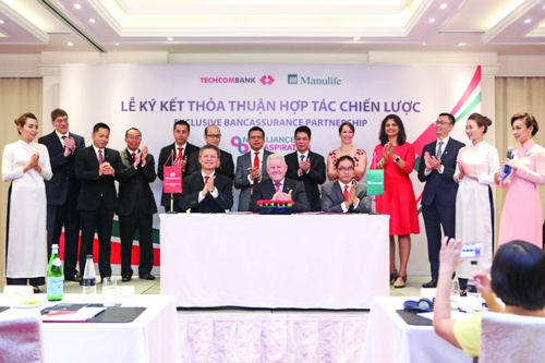 techcombank và manulife hợp  tác