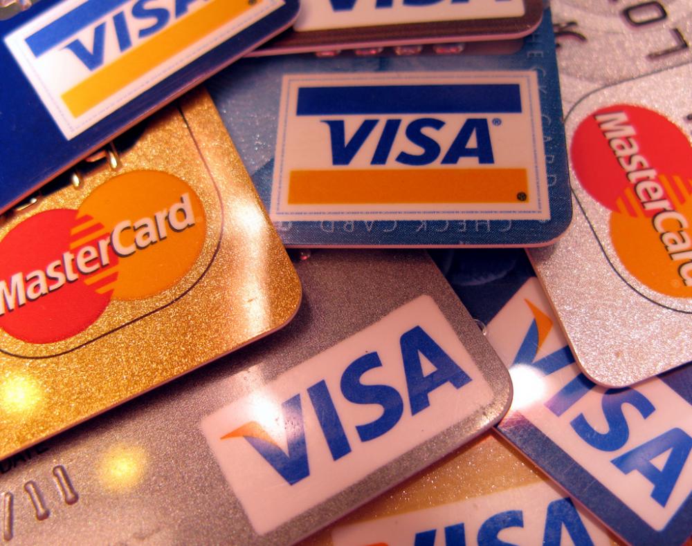 Mức phí thường niên thẻ Visa/MasterCard Sacombank