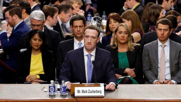 CEO Facebook trong phiên điều trần với thượng viện Mỹ