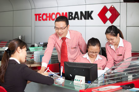 Khách hàng gửi tiết kiệm ngân hàng Techcombank tháng 10/2018
