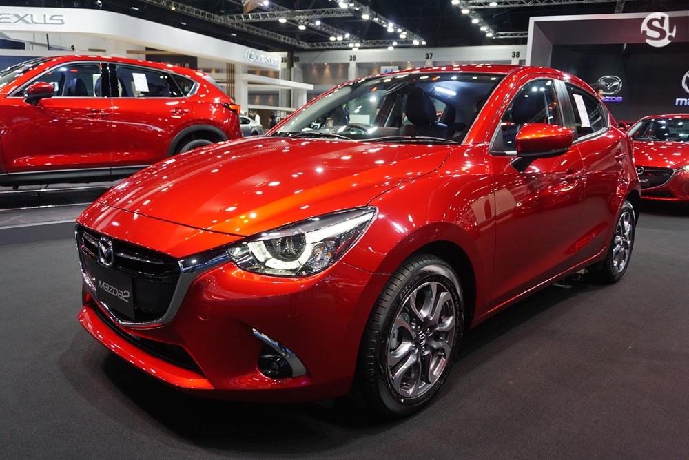 Mazda 2 màu đỏ hợp với người sinh năm 1976 Bính Thìn