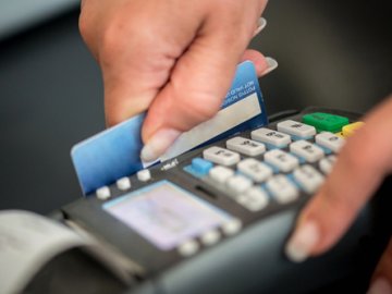 Không quẹt thẻ tín dụng vẫn mất tiền triệu