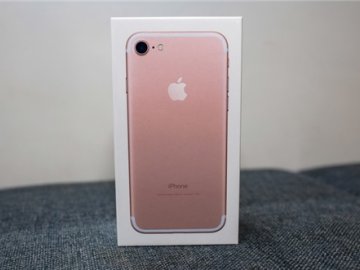 IPhone 7 chính thức mở bán, người Việt xếp hàng chờ mua