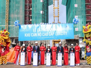 Đất xanh cất nóc sớm khu căn hộ cao cấp Luxcity