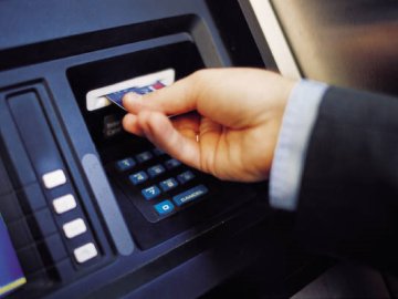 Mẹo kiểm tra trạm ATM trước khi rút tiền để tránh bị lấy cắp thông tin