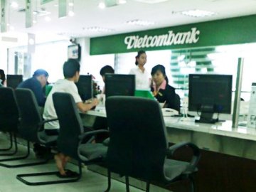 Vietcombank: Lợi nhuận 9 tháng tăng 36%, tốc độ cho vay nhanh hơn huy động vốn