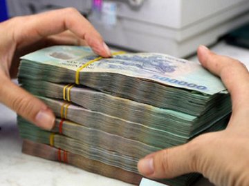 Cách dùng tiền năm 2017: Mua cổ phiếu hay gửi ngân hàng?