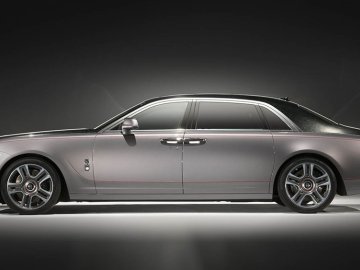 Rolls-Royce Ghost sơn kim cương trình diện