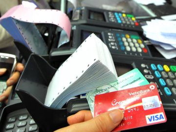 Hiểu về các loại phí khi sử dụng thẻ tín dụng