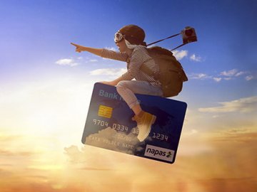 Chủ thẻ Đa năng của DongA Bank sẽ được ưu đãi khi mua vé máy bay tại ...