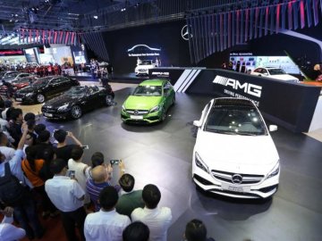 Mercedes-Benz là hãng xe sang ăn khách nhất Việt Nam năm 2017