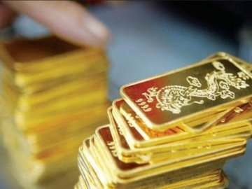 Giá vàng bất ngờ sụt giảm dù đã tăng gần 600.000 đồng/lượng
