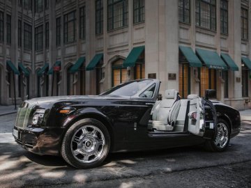 Rolls-Royce Phantom Drophead Coupe nâng cấp phủ màu anh đào ấn tượng