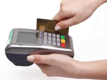 Thực hư rút tiền từ thẻ tín dụng không bị tính lãi?