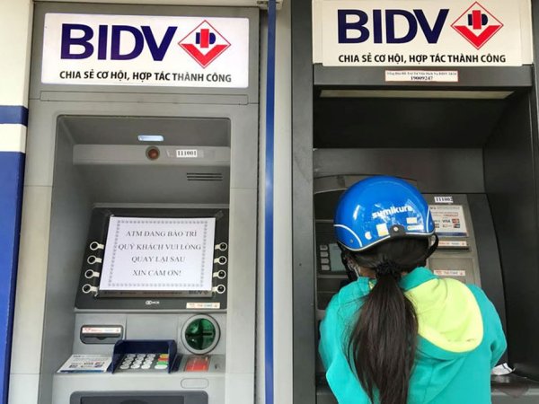 Thẻ ATM nằm im trong ví,khách hàng vẫn bị mất tiền từ tài khoản BIDV