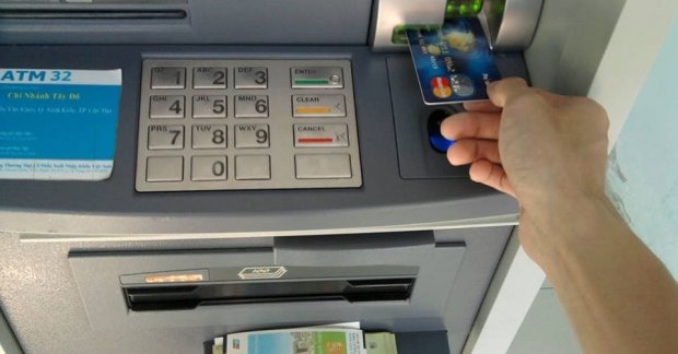 So sánh phí giao dịch trên thẻ ATM của các ngân hàng